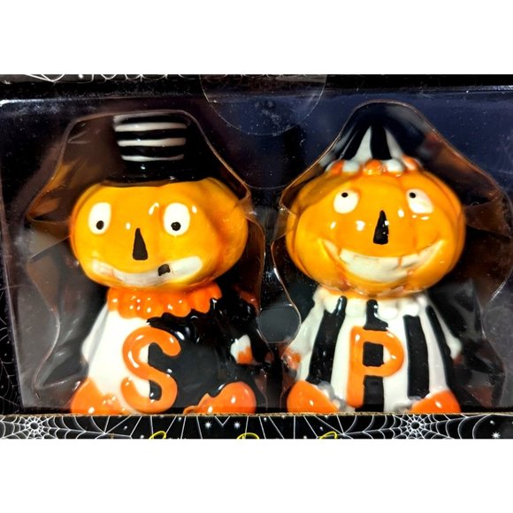 Victoria Hutton Jack-O-Lantern Salt and Pepper Shakers Halloween Decor - Picture 4 of 4